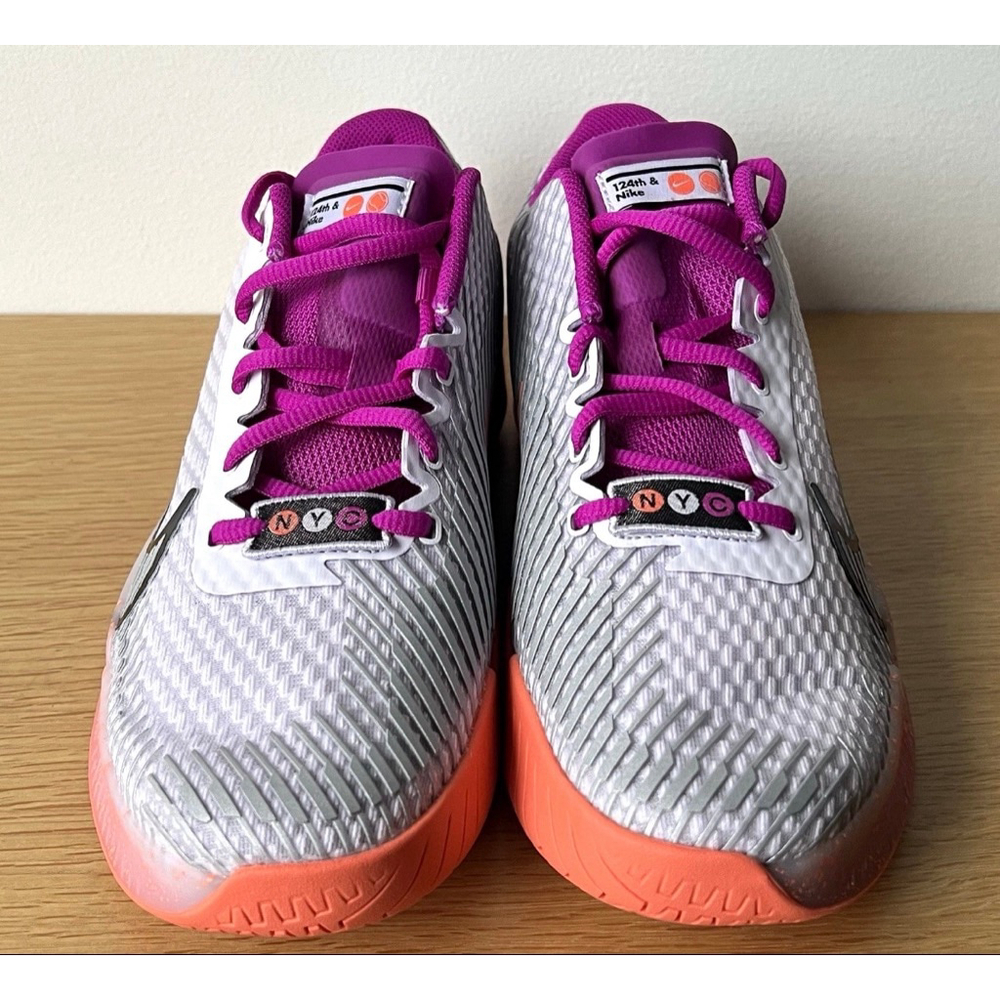 Nike Court Air Zoom Womens size 7 Vapor 11 HC Premium HC Tennis NYC FQ7266-500 - Picture 2 of 4